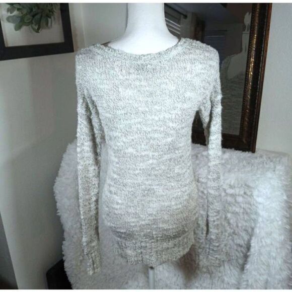 AMERICAN EAGLE OUTFITTERS GRAY, WHITE, & METALLIC SILVER SWEATER SZ.S EUC. - Picture 4 of 7